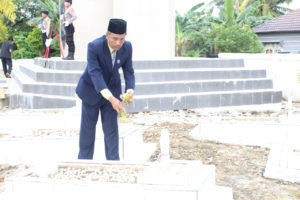 Kepala BNN Kabupaten Tabalong Hadiri Upacara Ziarah Makam Pahlawan ''Tanjung Kencana''